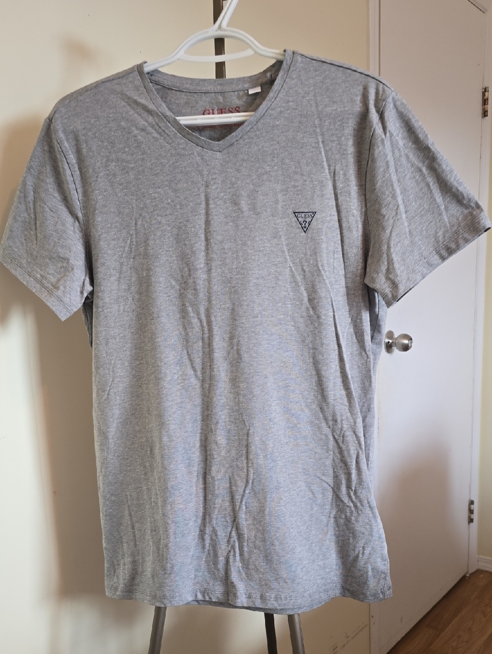 Guess Light Grey V-Neck Logo Tee Ptp 20 L 27 Organic Cotton